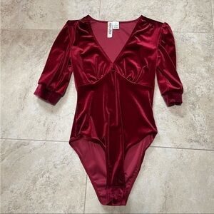 NWOT Mimi Chica v-neck half puffed sleeve red velvet bodysuit. Size XS.